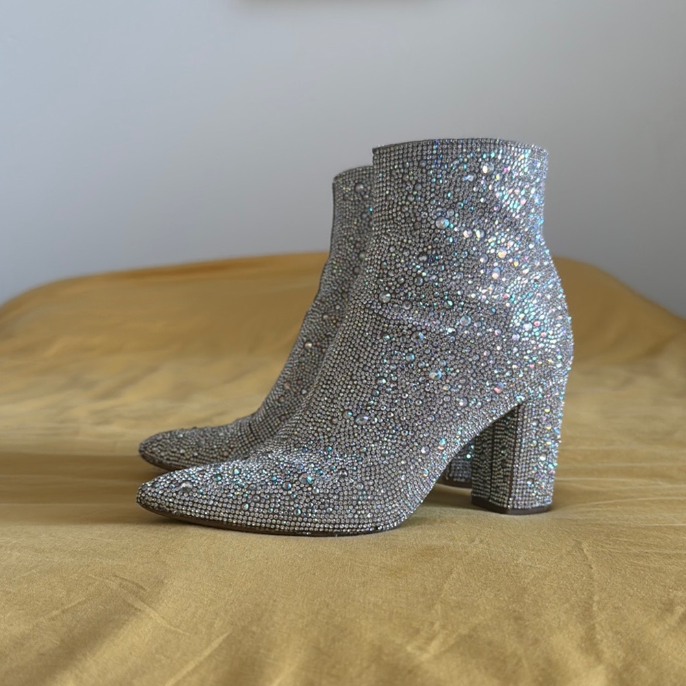Betsey Johnson Cady Silver Iridescent Crystal Rhinestone Glitter Boots 6.5